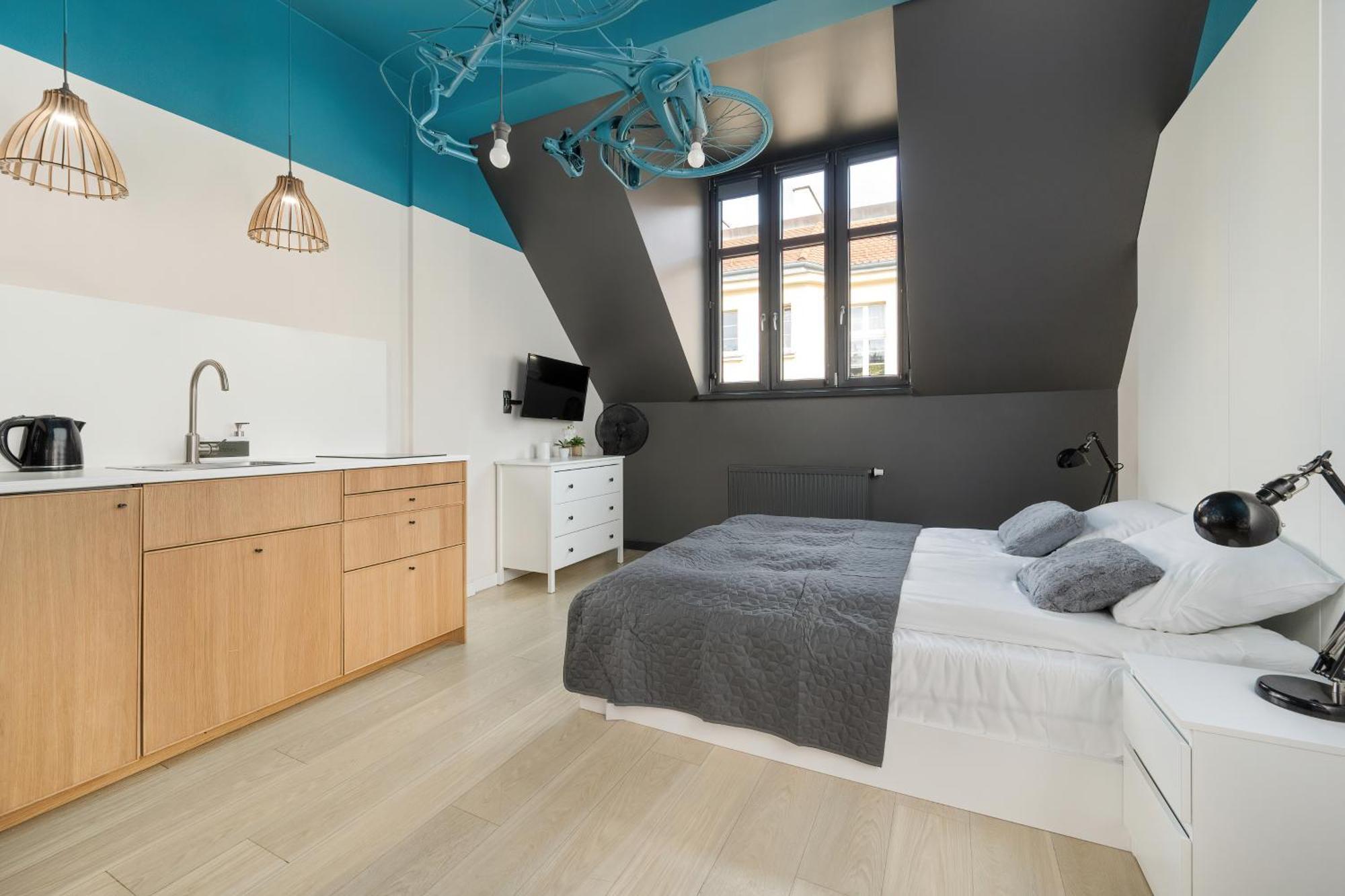 Modern Near Old Town By Renters Apartment